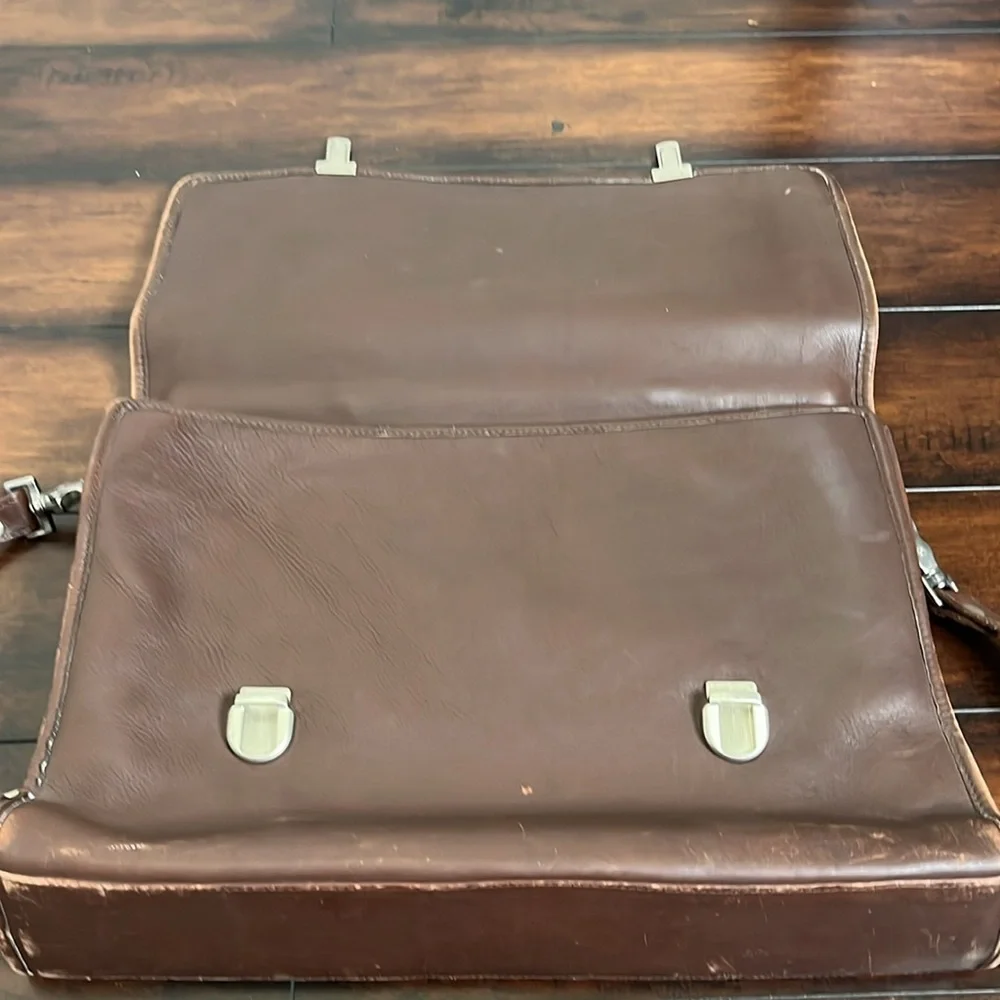 Denise‎ Messenger Shoulder Bag Full Grain Leather Made in USA Academia Preppy